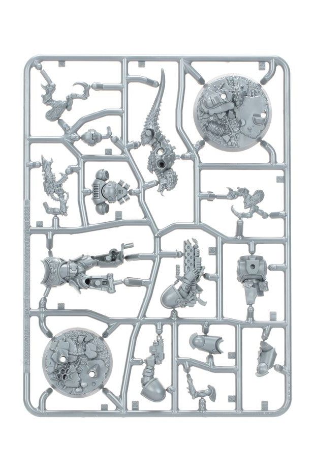 Space Marine Infernus Marine and Tyranid Termagant Models