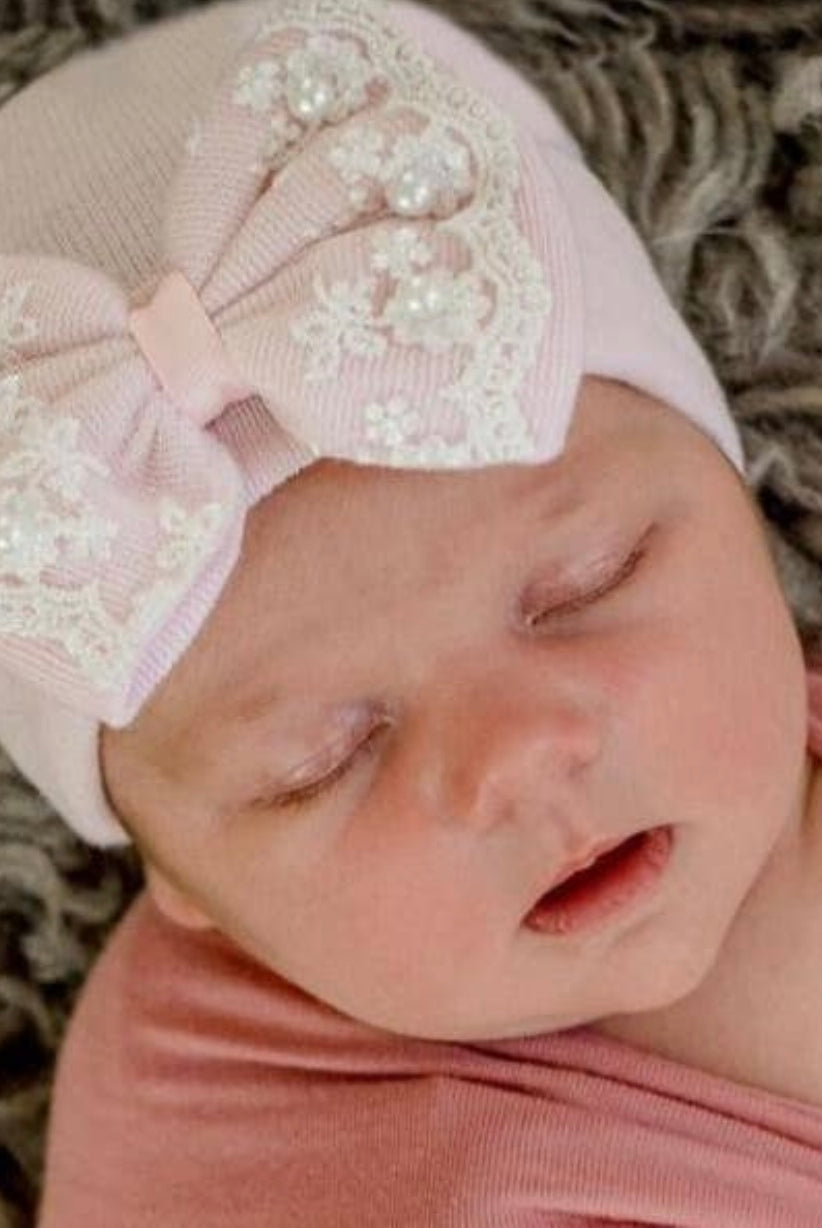 newborn hospital hat for girls, newborn photography, lace and pearl bow newborn hat, best baby boutique, newborn photo prop, newborn hat, baby beanie