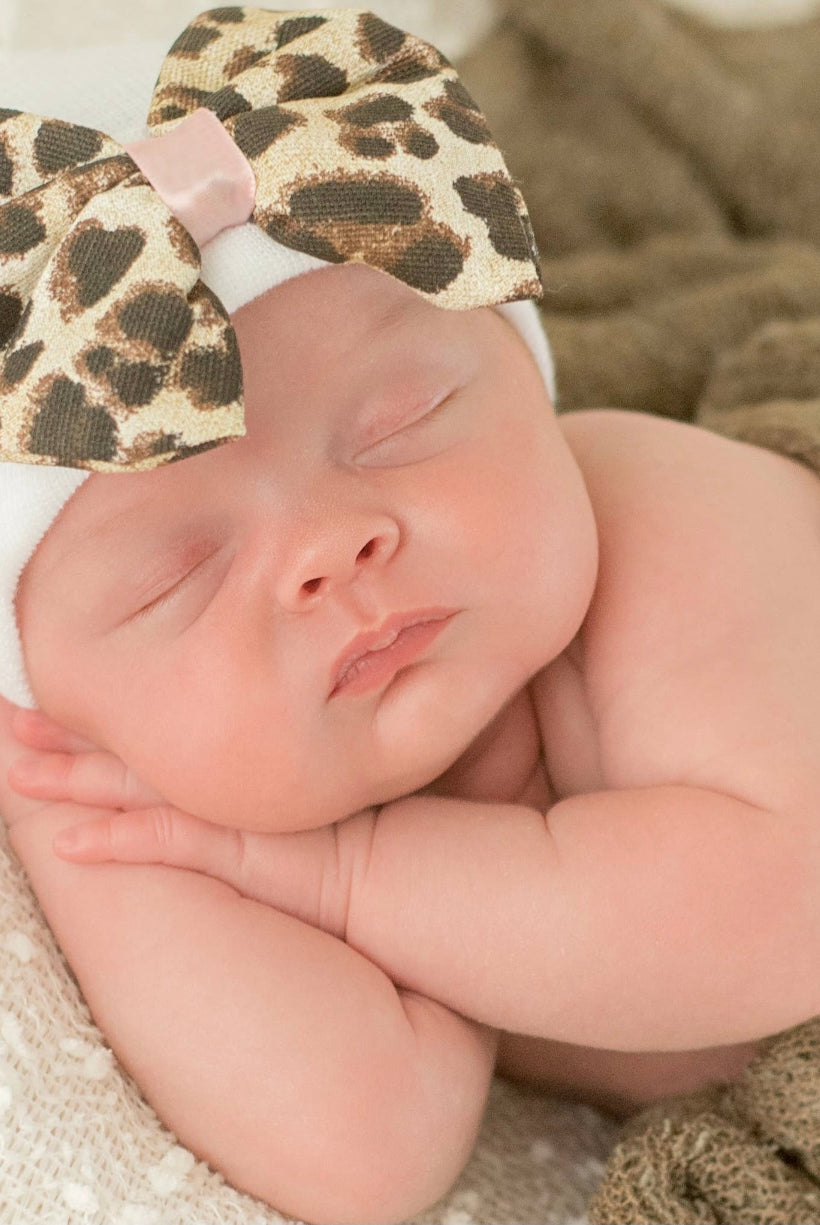 leopard baby hat, newborn hospital hat, leopard hospital hat, baby girl clothing, baby boutique, leopard bow newborn hat, newborn photo prop, cute photogrphy idea for newborn, baby girl clothing, best baby boutique