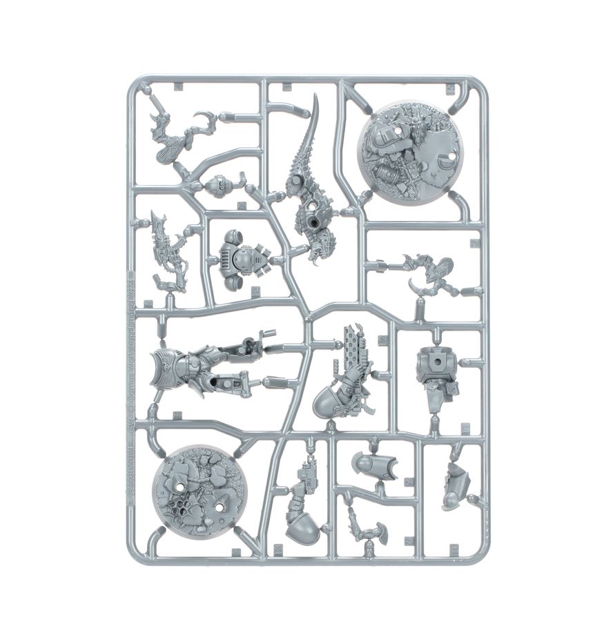 Space Marine Infernus Marine and Tyranid Termagant Models
